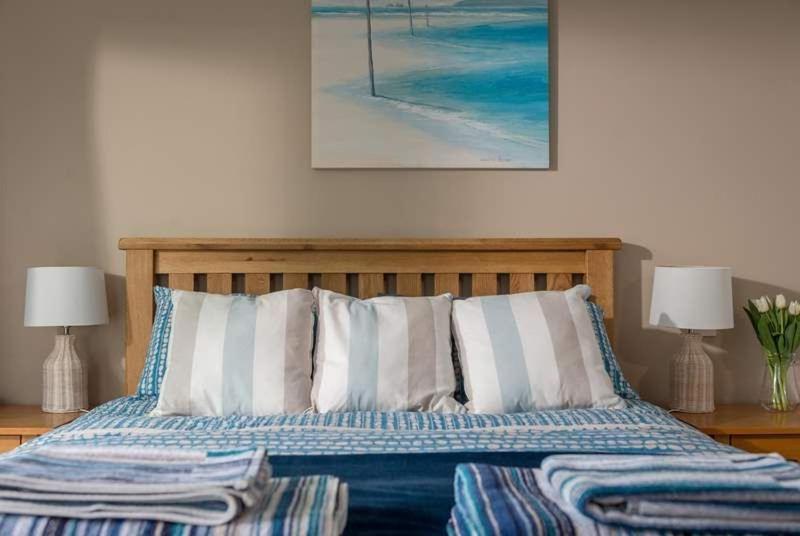 Cosy Beachfront Retreat With Stunning Sea Views & Free Access To A Local Indoor Pool Talland Exteriör bild